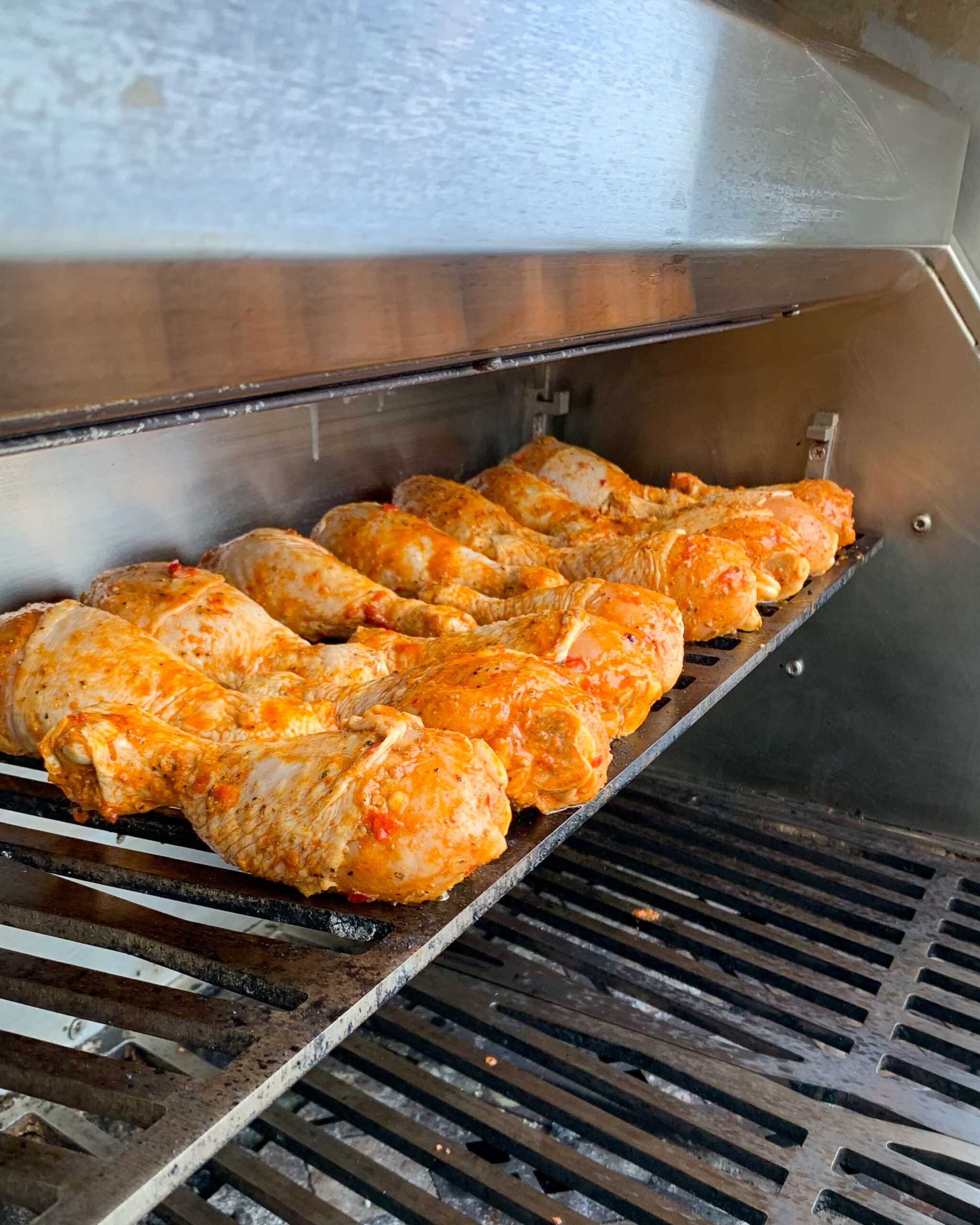 Drumsticks on the top rack of the grill