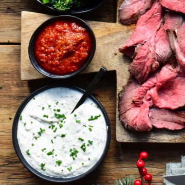 A horseradish cream sauce for roast beef with chives.