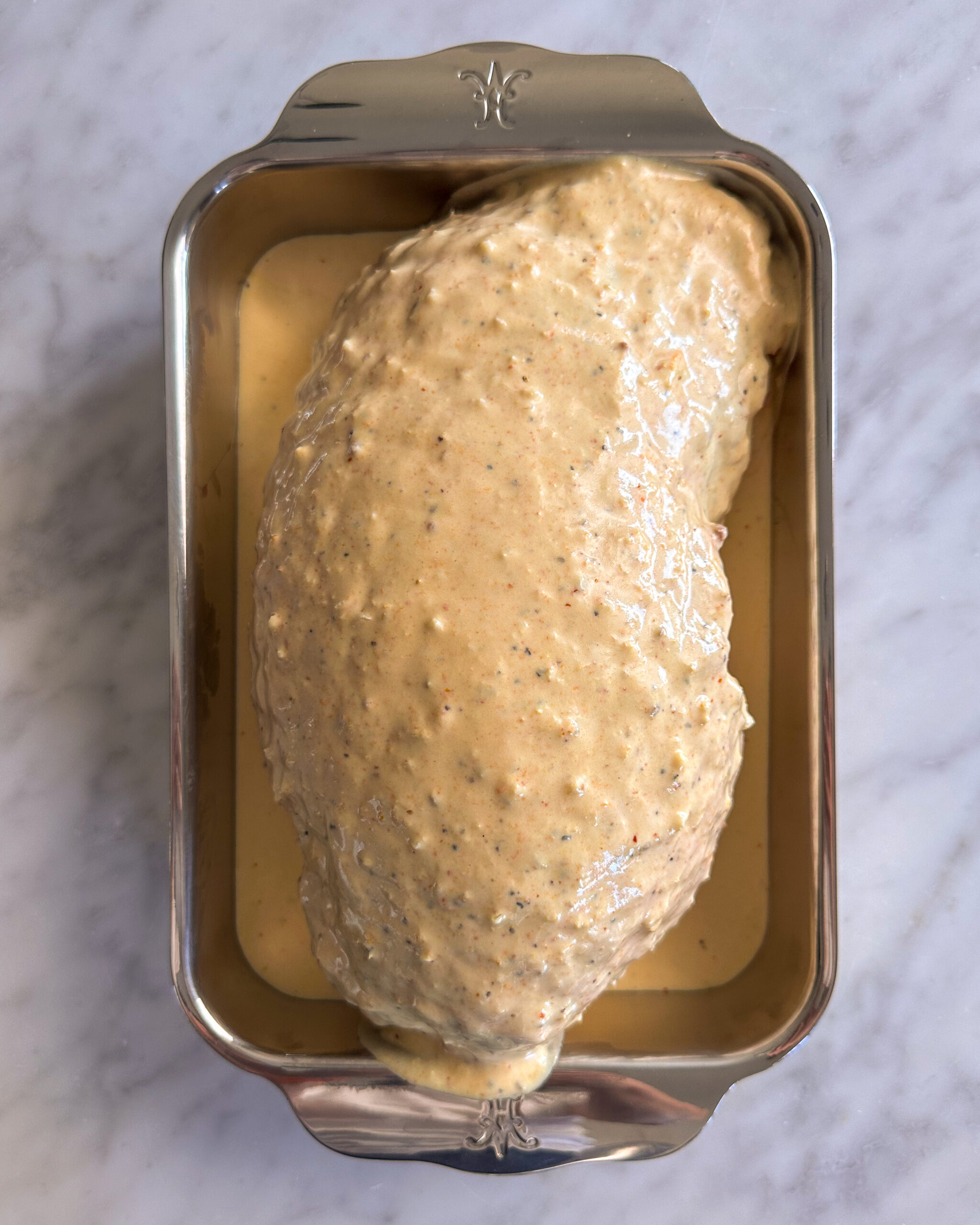 Coat the lamb leg thoroughly in the marinade.