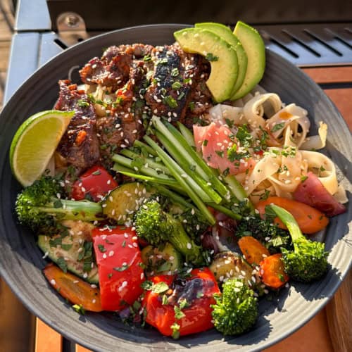 Beef and Broccoli Noodle Bowl on the Griddle - Zimmy's Nook