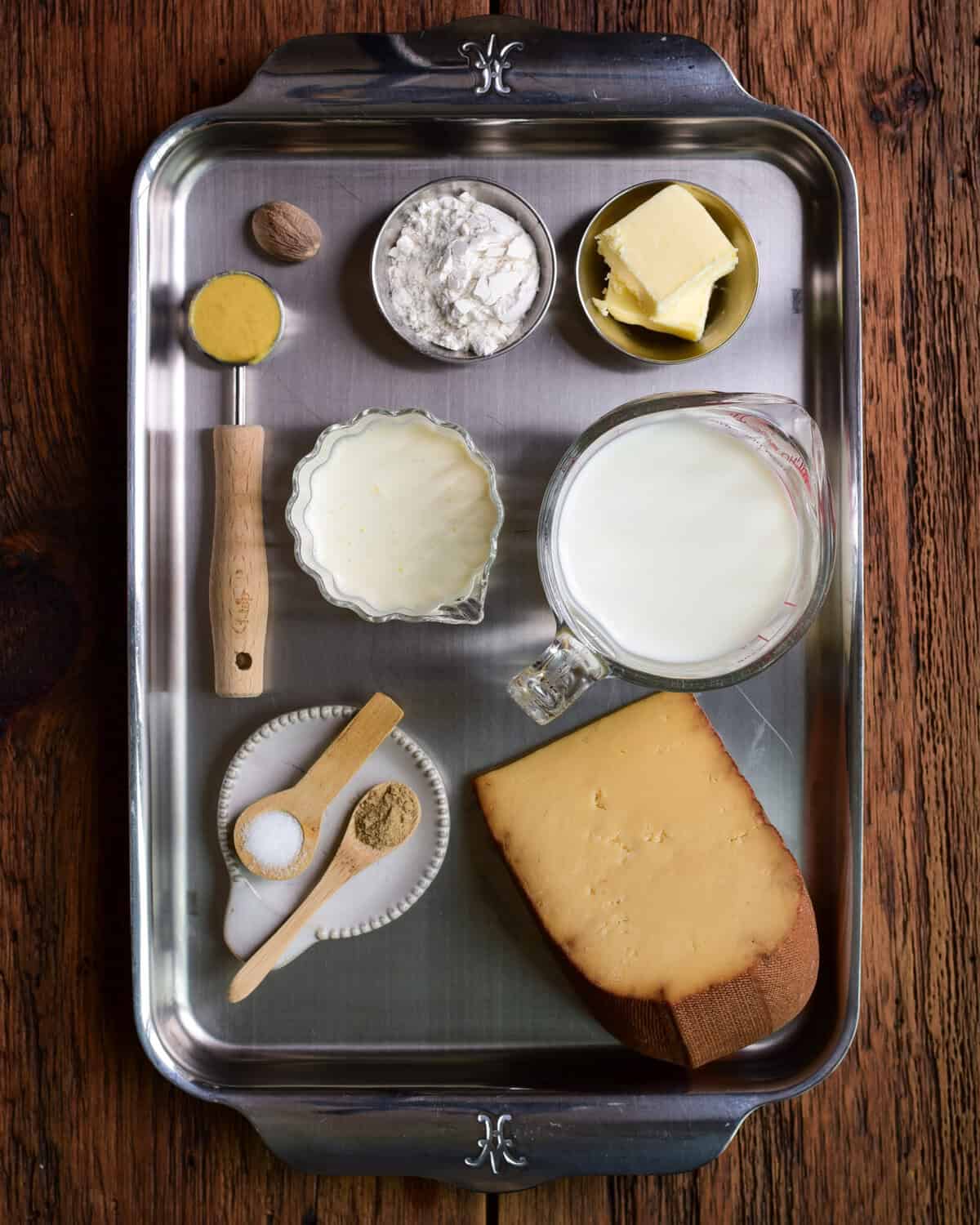 Ingredients for a Smoked Gouda Cheese Sauce.